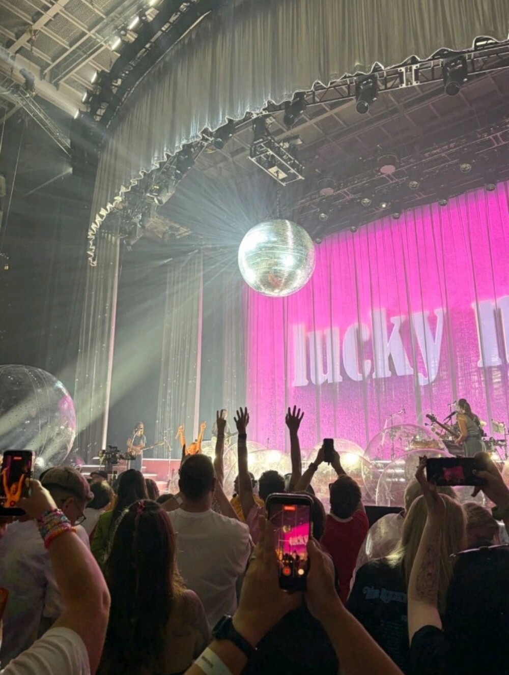 Desperately WTB: Official "Lucky Me Tour" Finale Beach Ball (Massive